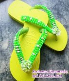 Chinelo bordado em pedraria