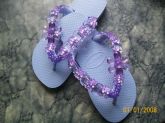 Chinelo bordado em pedraria