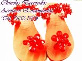 Chinelo bordado em pedraria