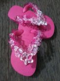 Chinelo bordado em pedraria